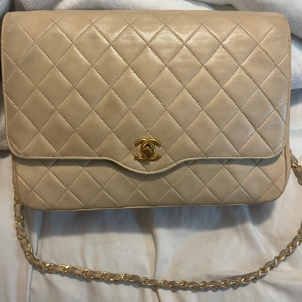 🔥SALE🔥Vintage Chanel Beige Quilted Crossbody Bag with Gold Hardware